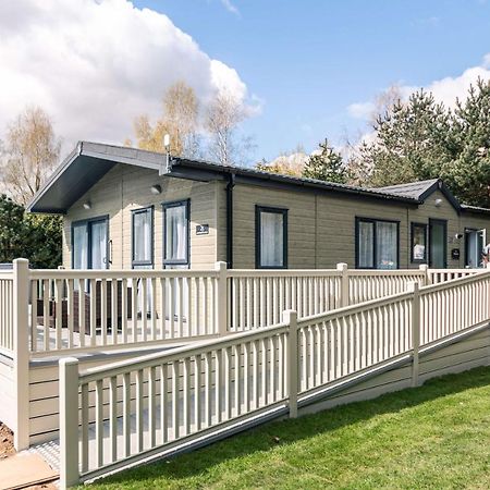 Ashworth Lodge With Hot Tub Barmby on the Moor Exterior photo