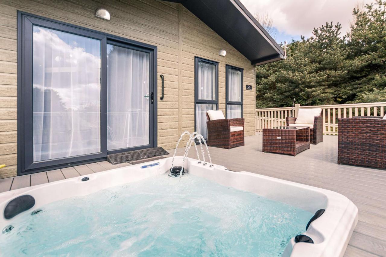 Ashworth Lodge With Hot Tub Barmby on the Moor Exterior photo
