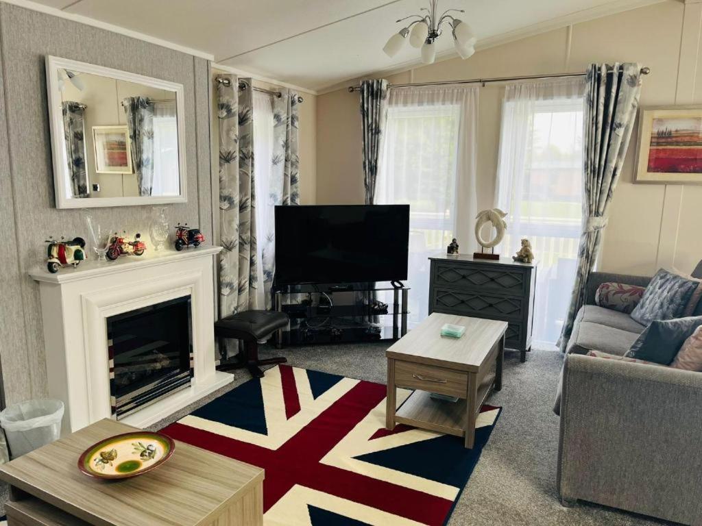 Ashworth Lodge With Hot Tub Barmby on the Moor Room photo