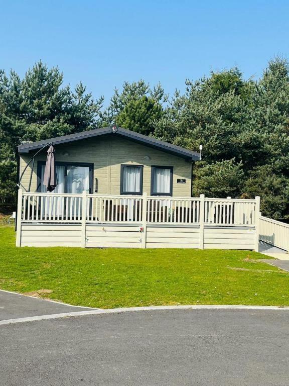 Ashworth Lodge With Hot Tub Barmby on the Moor Room photo