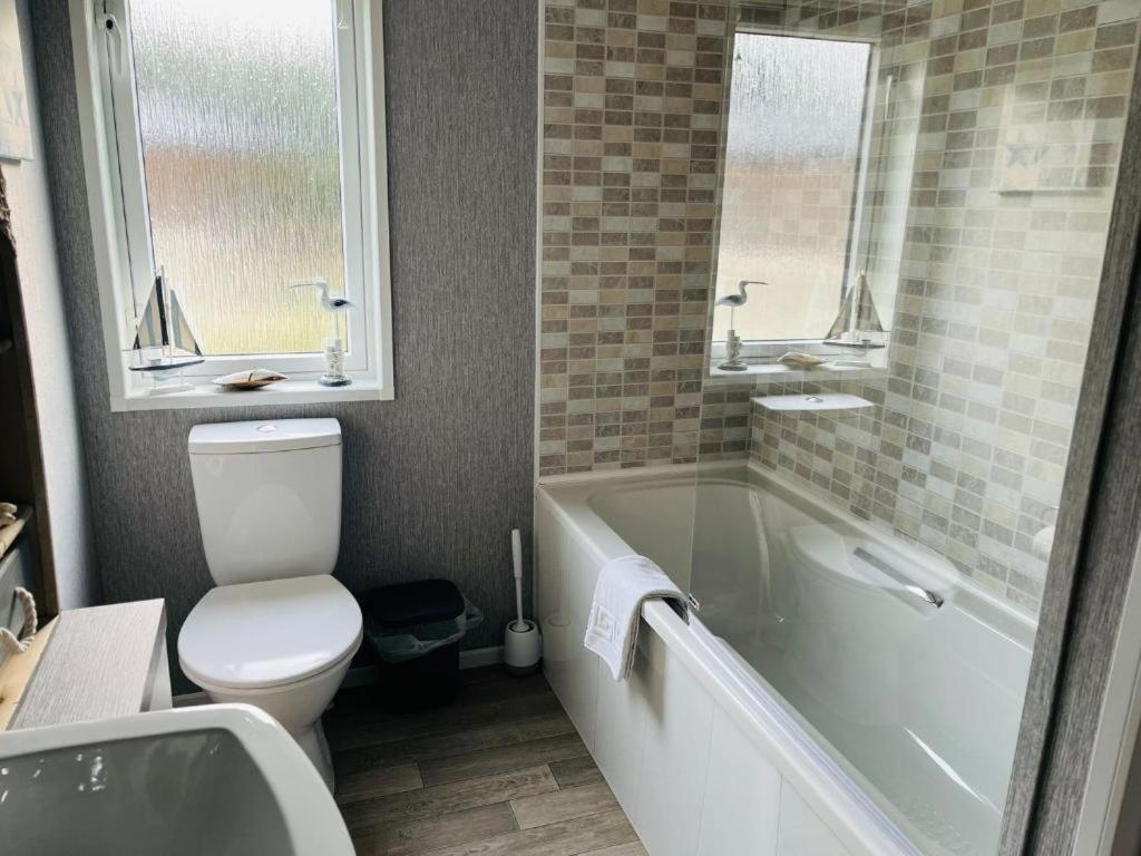 Ashworth Lodge With Hot Tub Barmby on the Moor Room photo