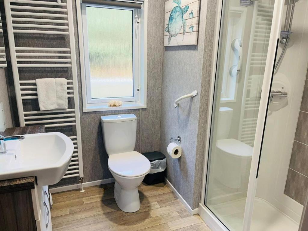 Ashworth Lodge With Hot Tub Barmby on the Moor Room photo