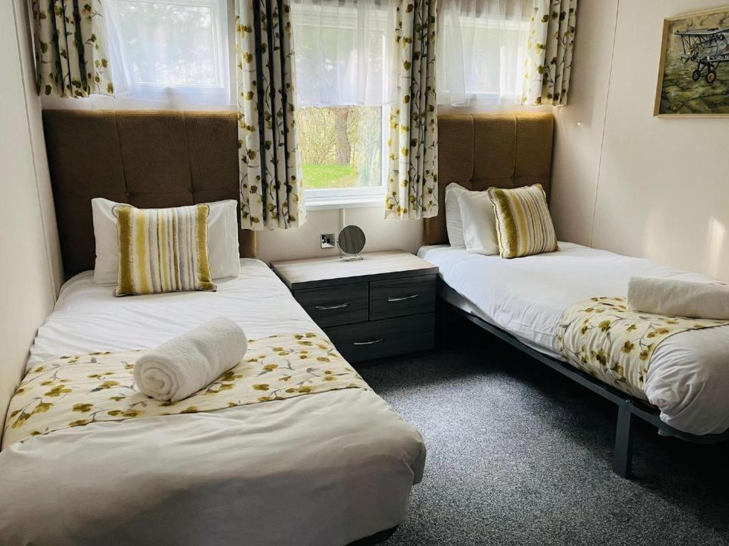 Ashworth Lodge With Hot Tub Barmby on the Moor Room photo